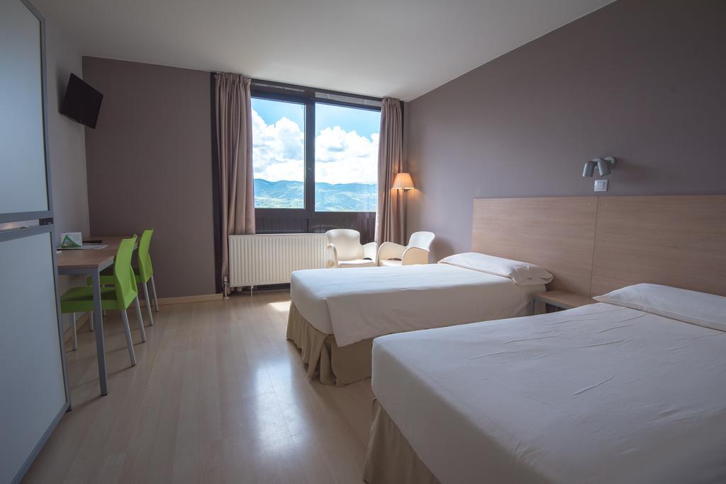 Отель Campus Cerdanya Пучсерда Экстерьер фото