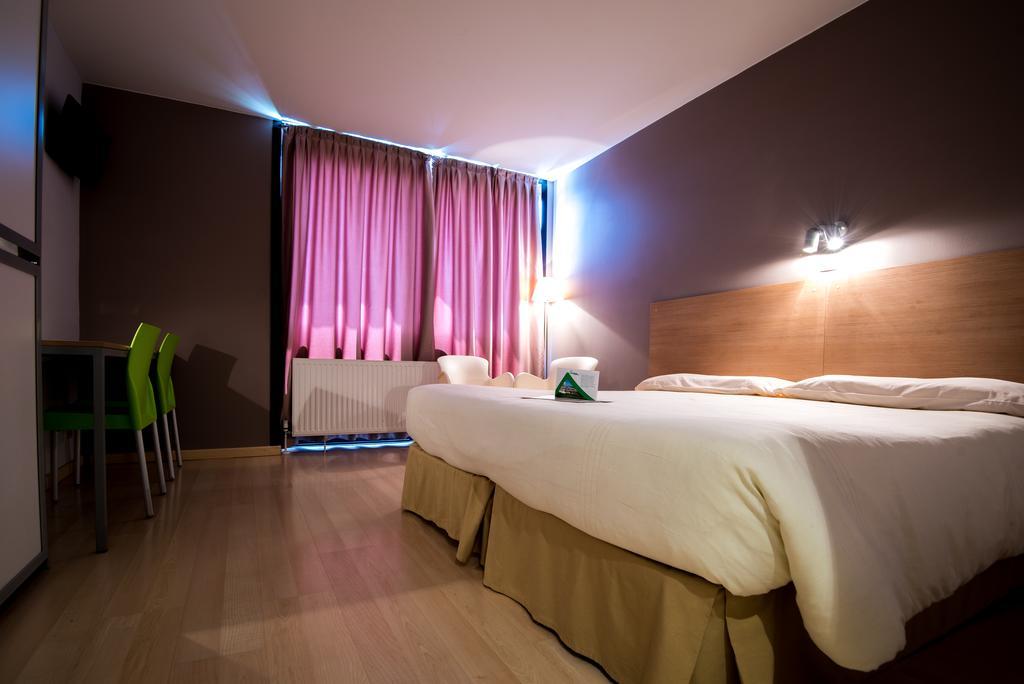 Отель Campus Cerdanya Пучсерда Экстерьер фото