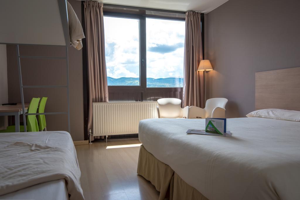 Отель Campus Cerdanya Пучсерда Экстерьер фото