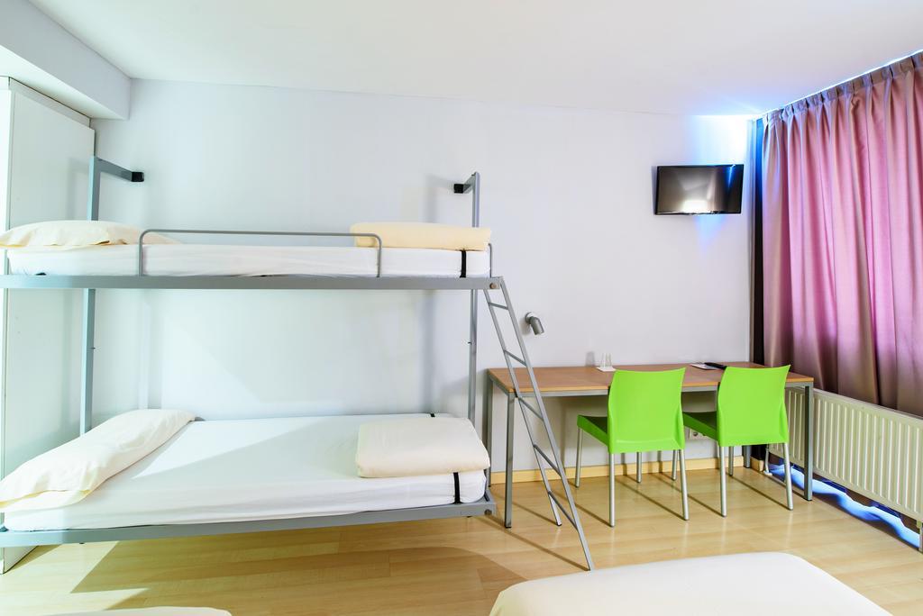 Отель Campus Cerdanya Пучсерда Экстерьер фото